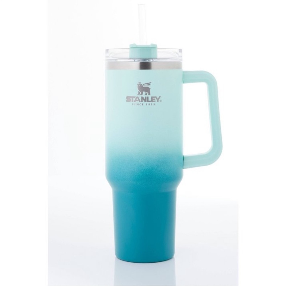 Stanley Adventure Quencher Traveler Tumbler NEW in Bay/Blue Ombré 40 oz